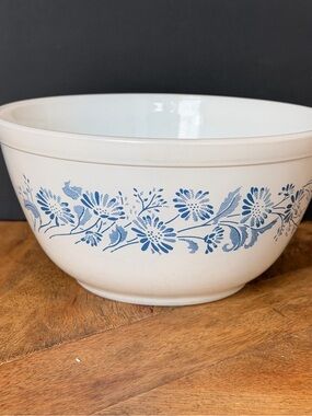 Pyrex 402 bowl Colonial Mist Ceramic Mixing Bowl with Blue Floral Pattern